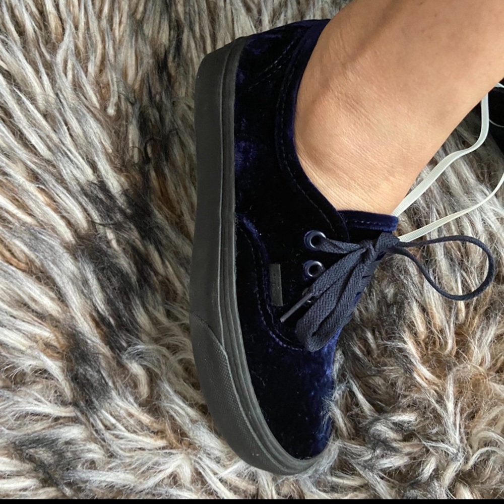 New Authentic Velvet Sneaker